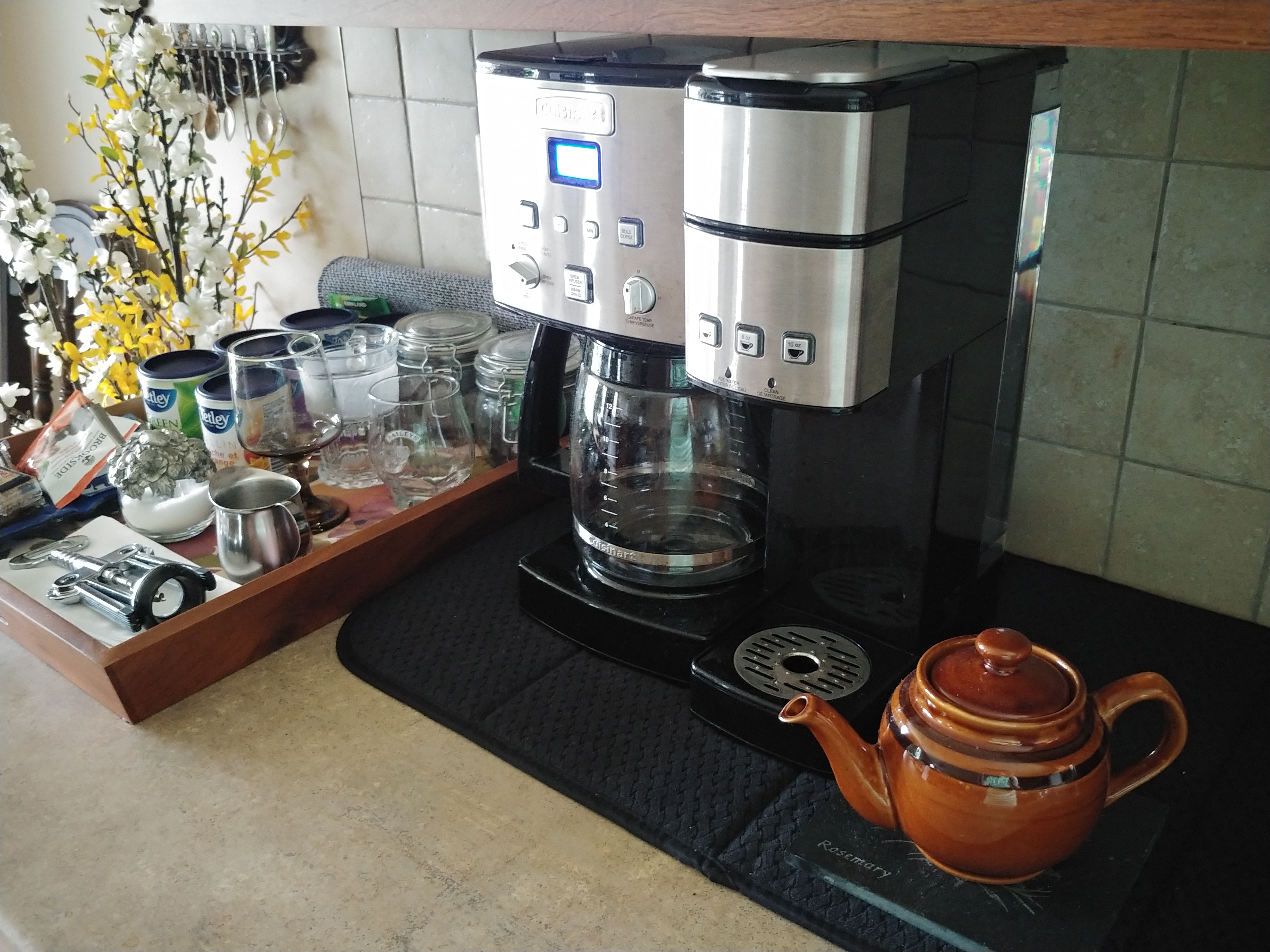 Coffee / Tea / Snacks help yourself ...